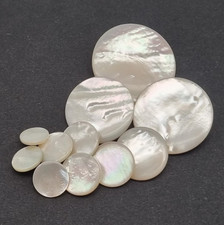 Weißer Perlmutt Ösen-Knopf